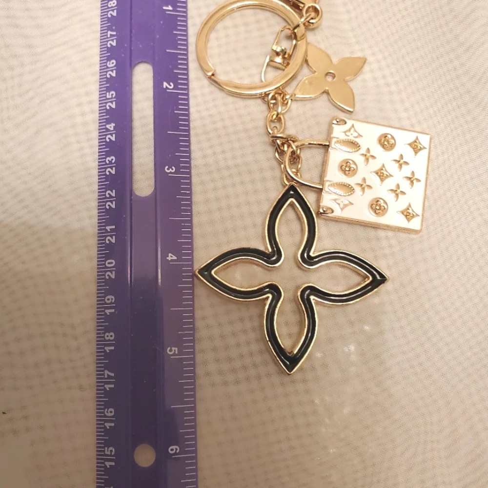 ♣️CLOVER MONOGRAM FLEUR & QUATREFOIL w/ BAG CHARM - PURSE KEY CHAIN/BAG CHARM - Picture 3 of 4